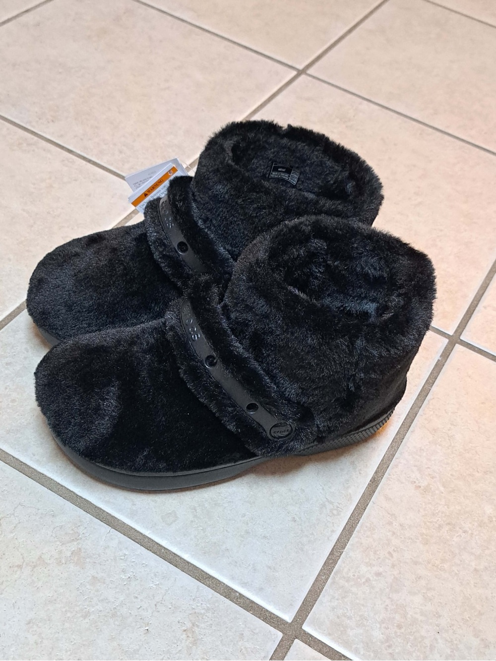 Crocs Classic Unfurgettable Fluffy Boots - Women's size 7